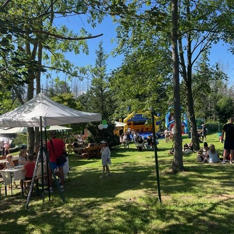 Kinderfest auf dem Armeleuteberg Kinderfest auf der großzügigen Wiese vom Armeleuteberg