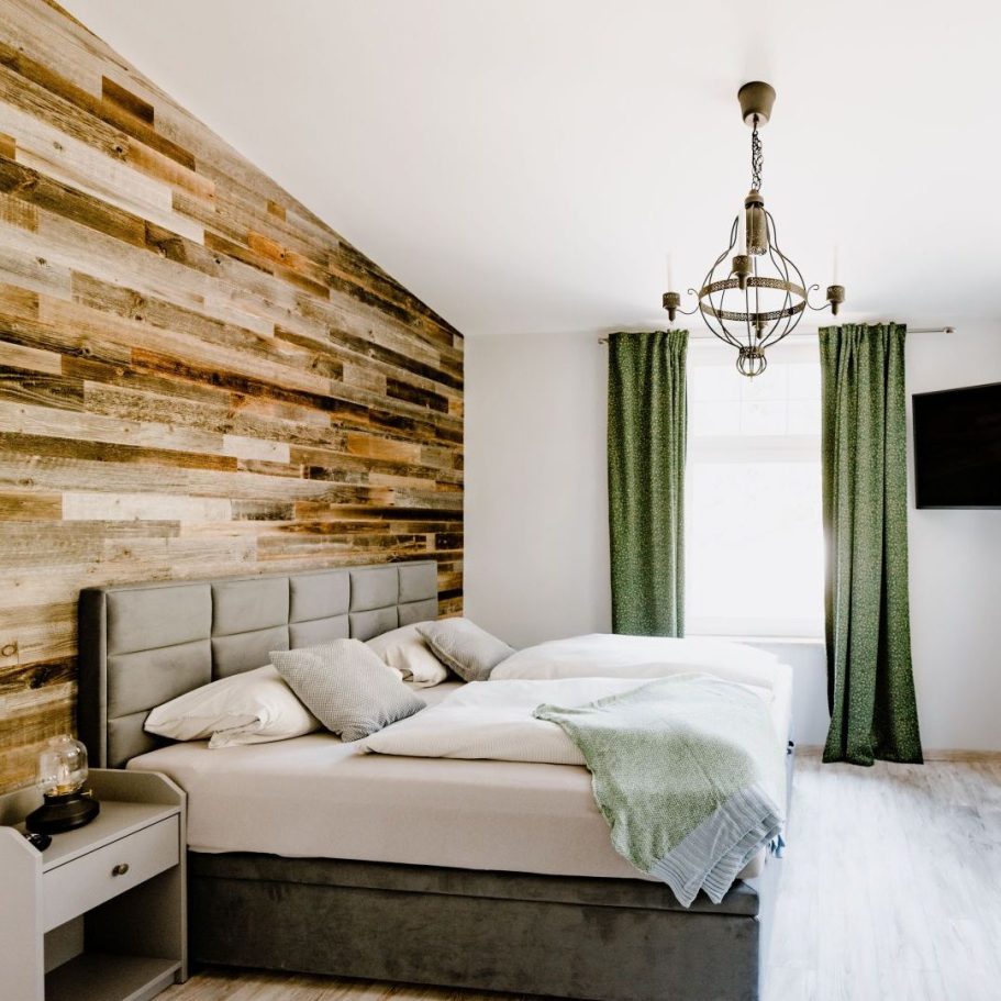 Ferienwohnungen Waldgasthaus Armeleuteberg Schlafzimmer der Ferienwohnung "Waldzeit"